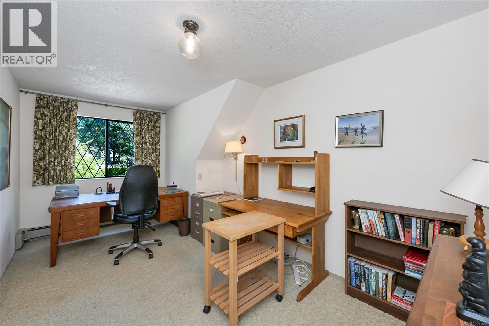  735 Cromarty Avenue, North Saanich