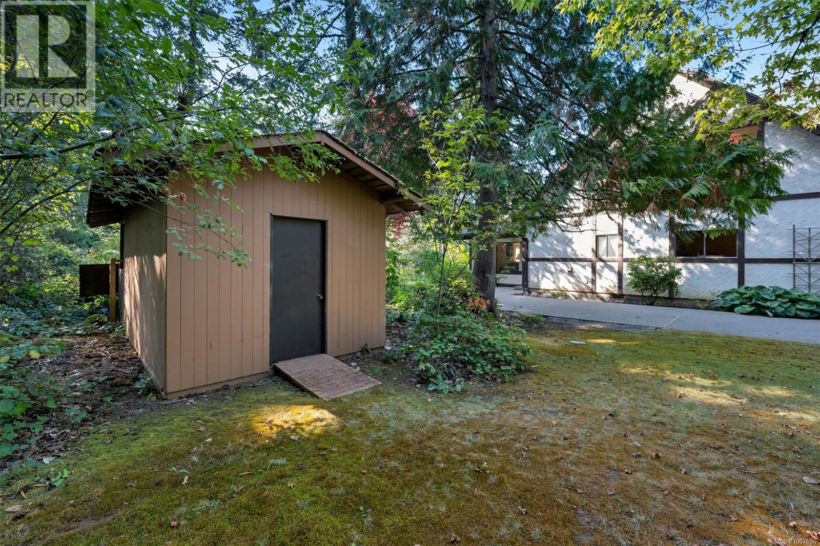 735 Cromarty Avenue, North Saanich