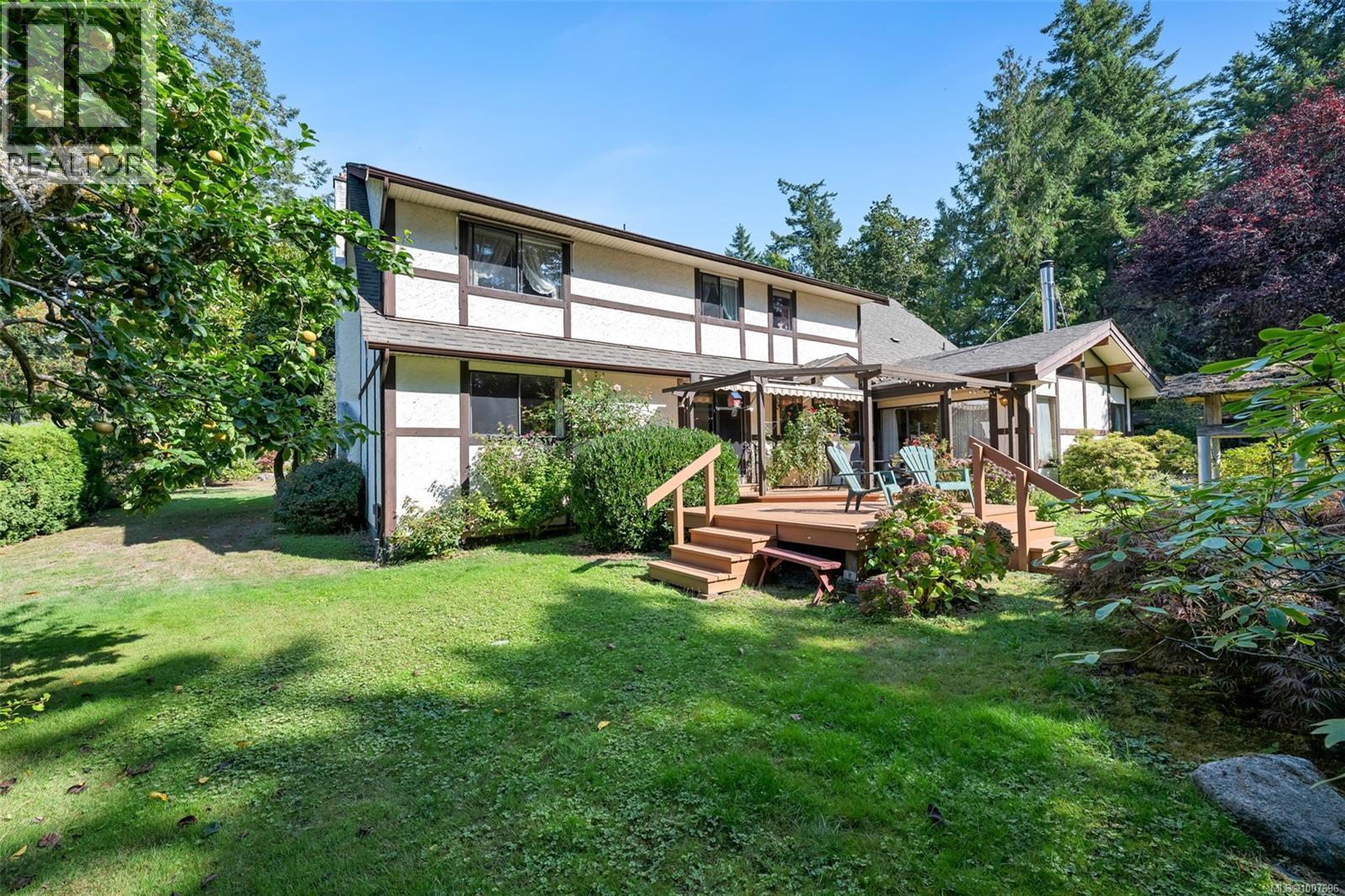  735 Cromarty Avenue, North Saanich