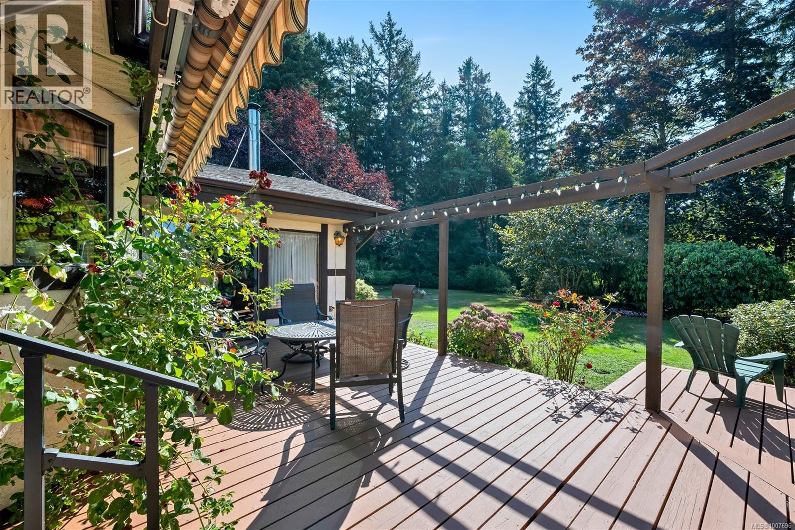  735 Cromarty Avenue, North Saanich