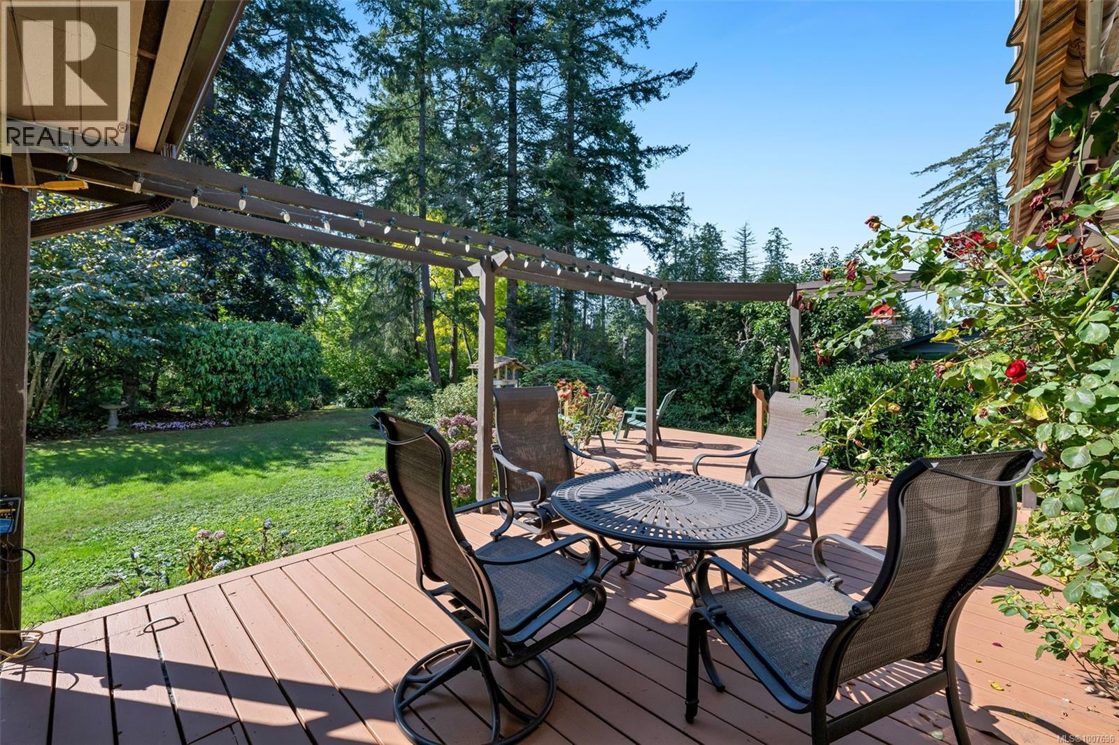  735 Cromarty Avenue, North Saanich