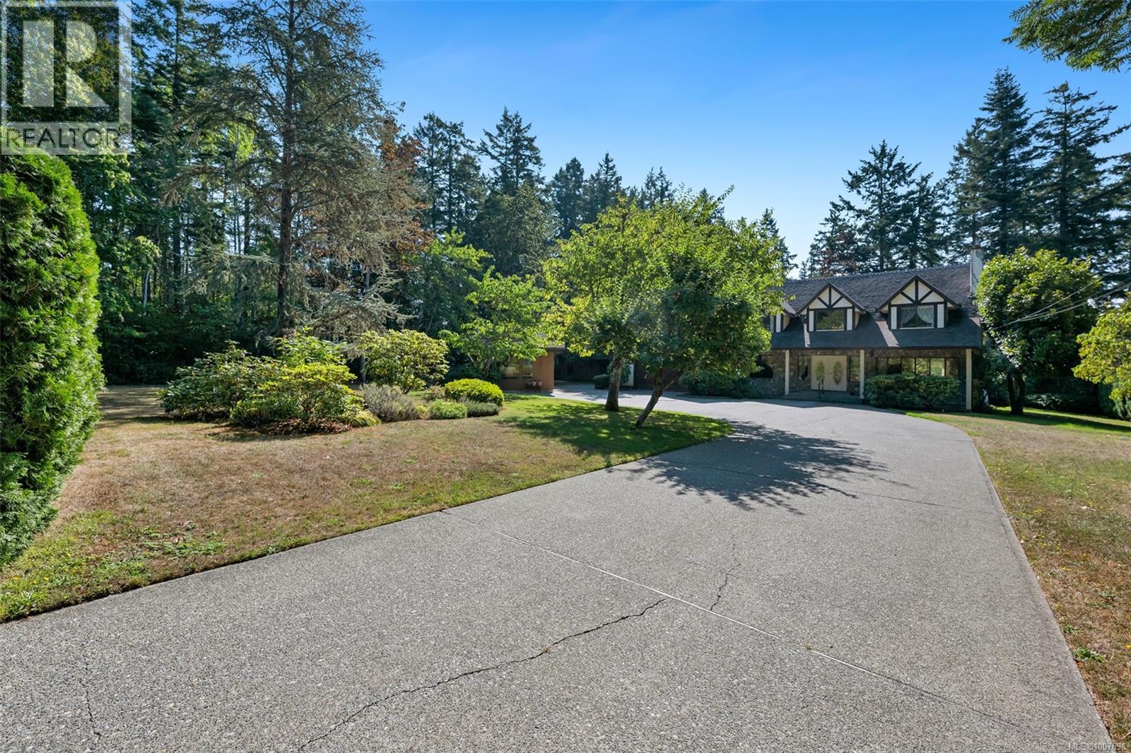  735 Cromarty Avenue, North Saanich