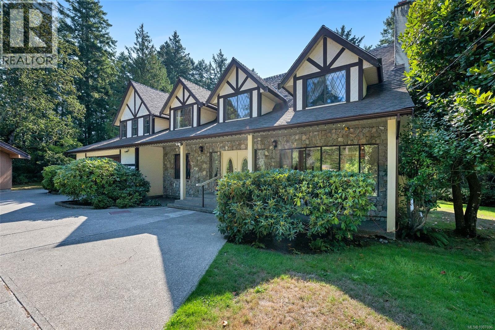  735 Cromarty Avenue, North Saanich