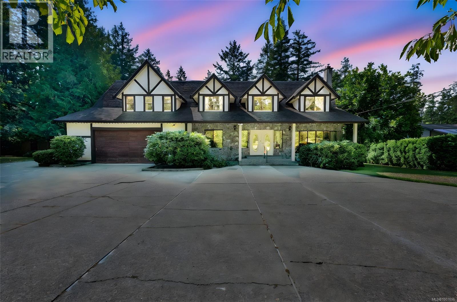  735 Cromarty Avenue, North Saanich