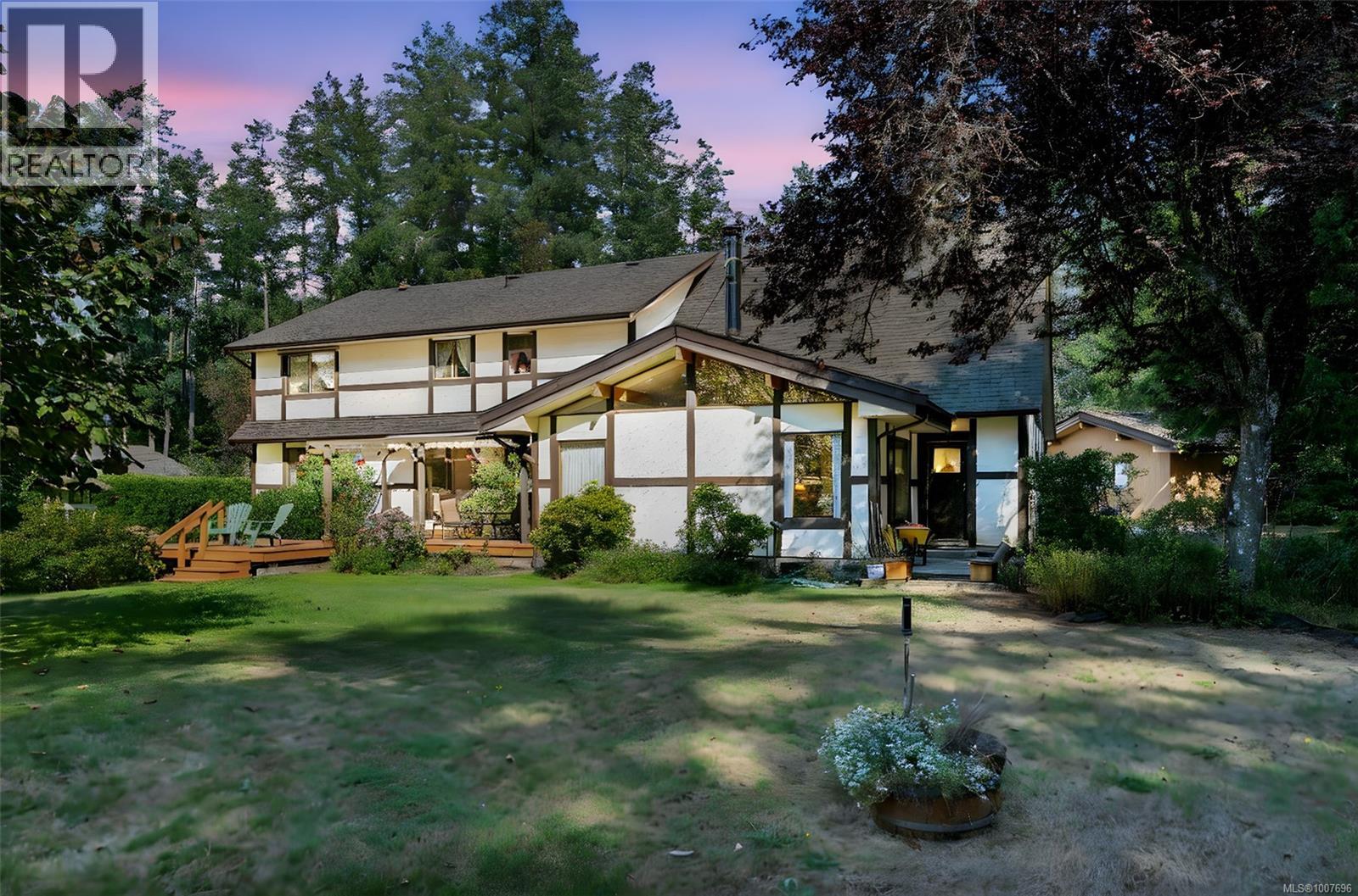  735 Cromarty Avenue, North Saanich