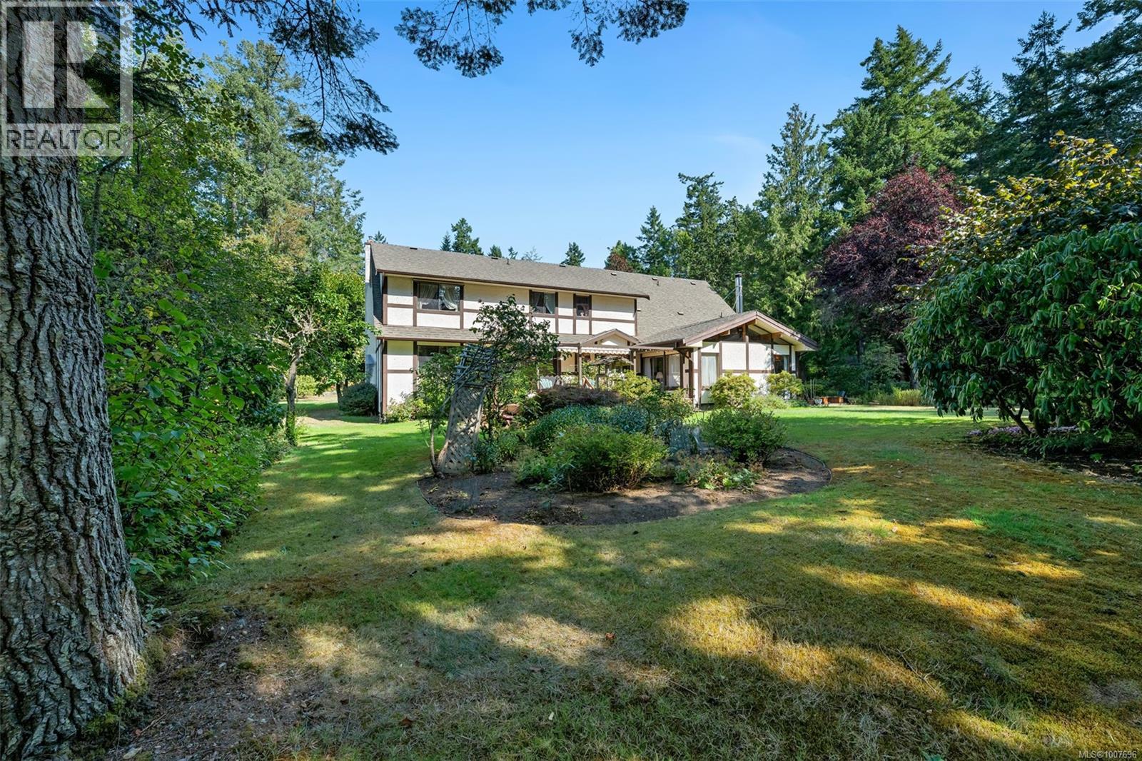  735 Cromarty Avenue, North Saanich