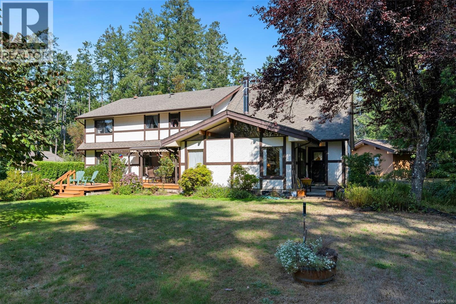  735 Cromarty Avenue, North Saanich