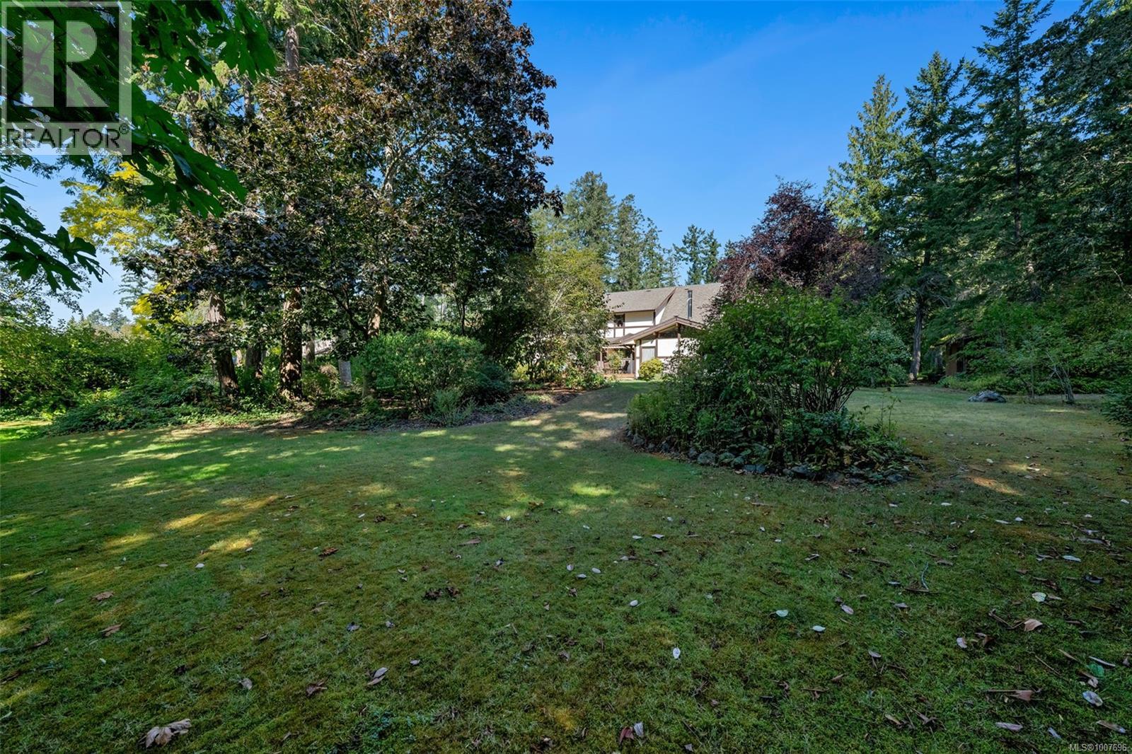  735 Cromarty Avenue, North Saanich