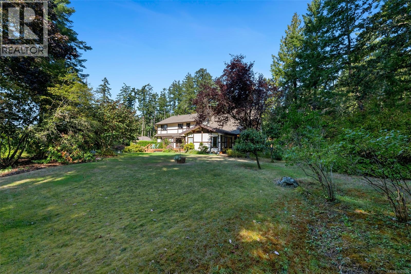  735 Cromarty Avenue, North Saanich