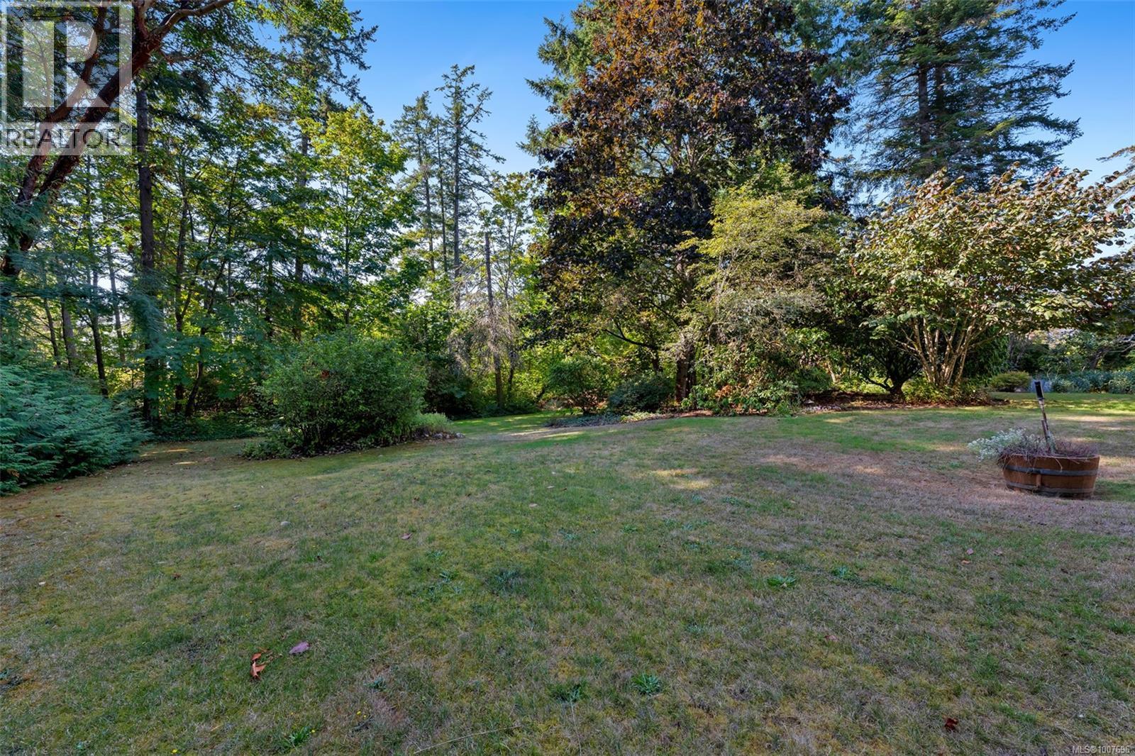  735 Cromarty Avenue, North Saanich