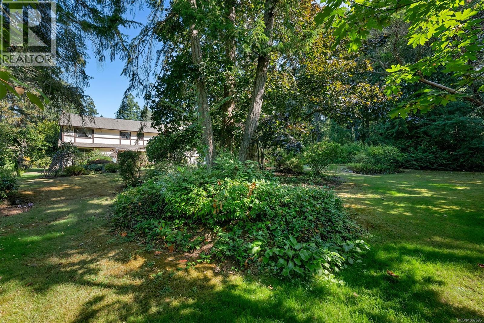  735 Cromarty Avenue, North Saanich