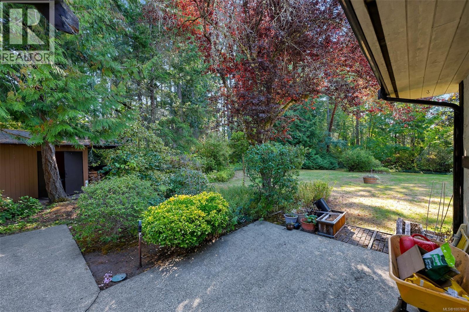  735 Cromarty Avenue, North Saanich