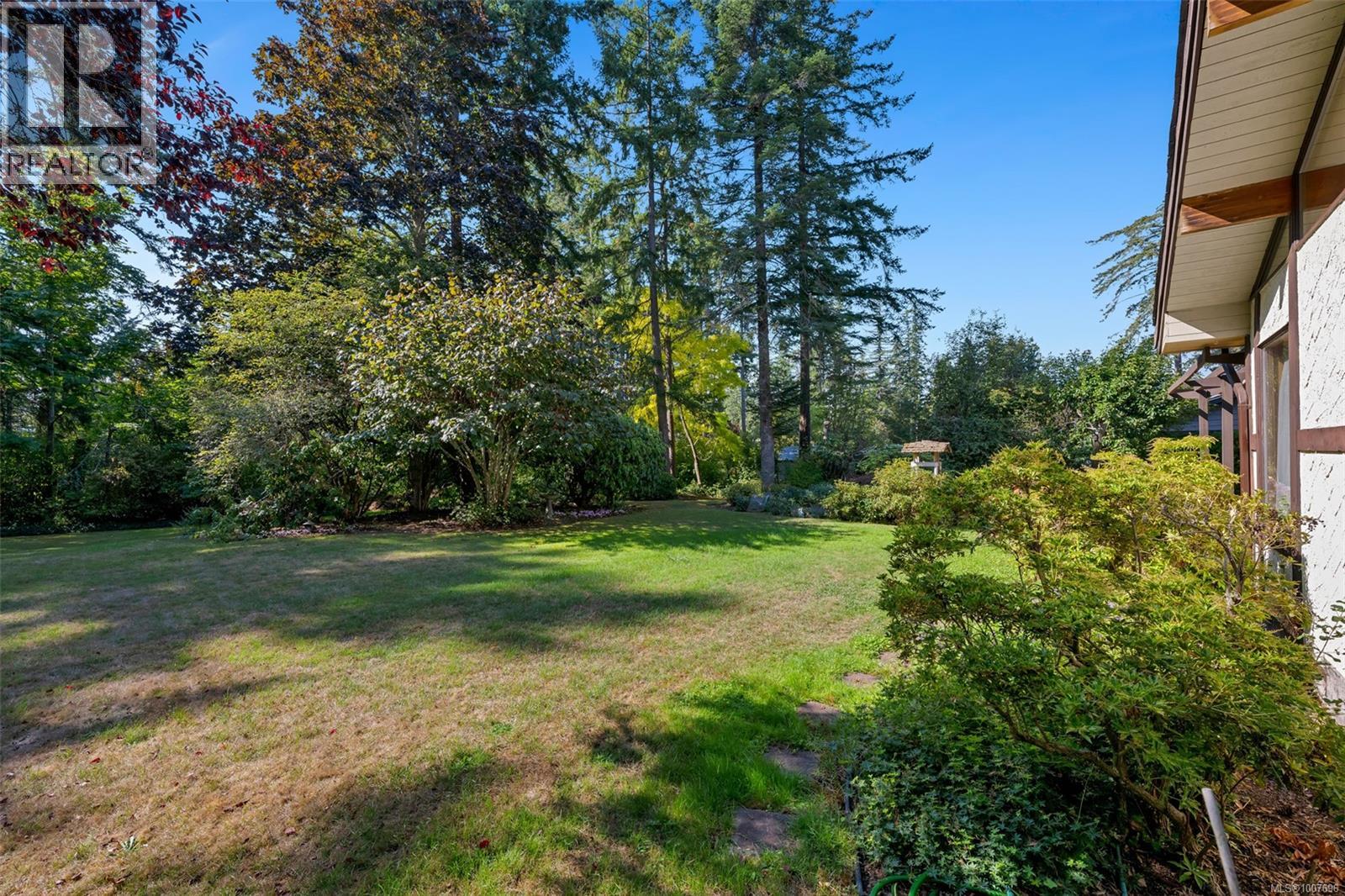  735 Cromarty Avenue, North Saanich