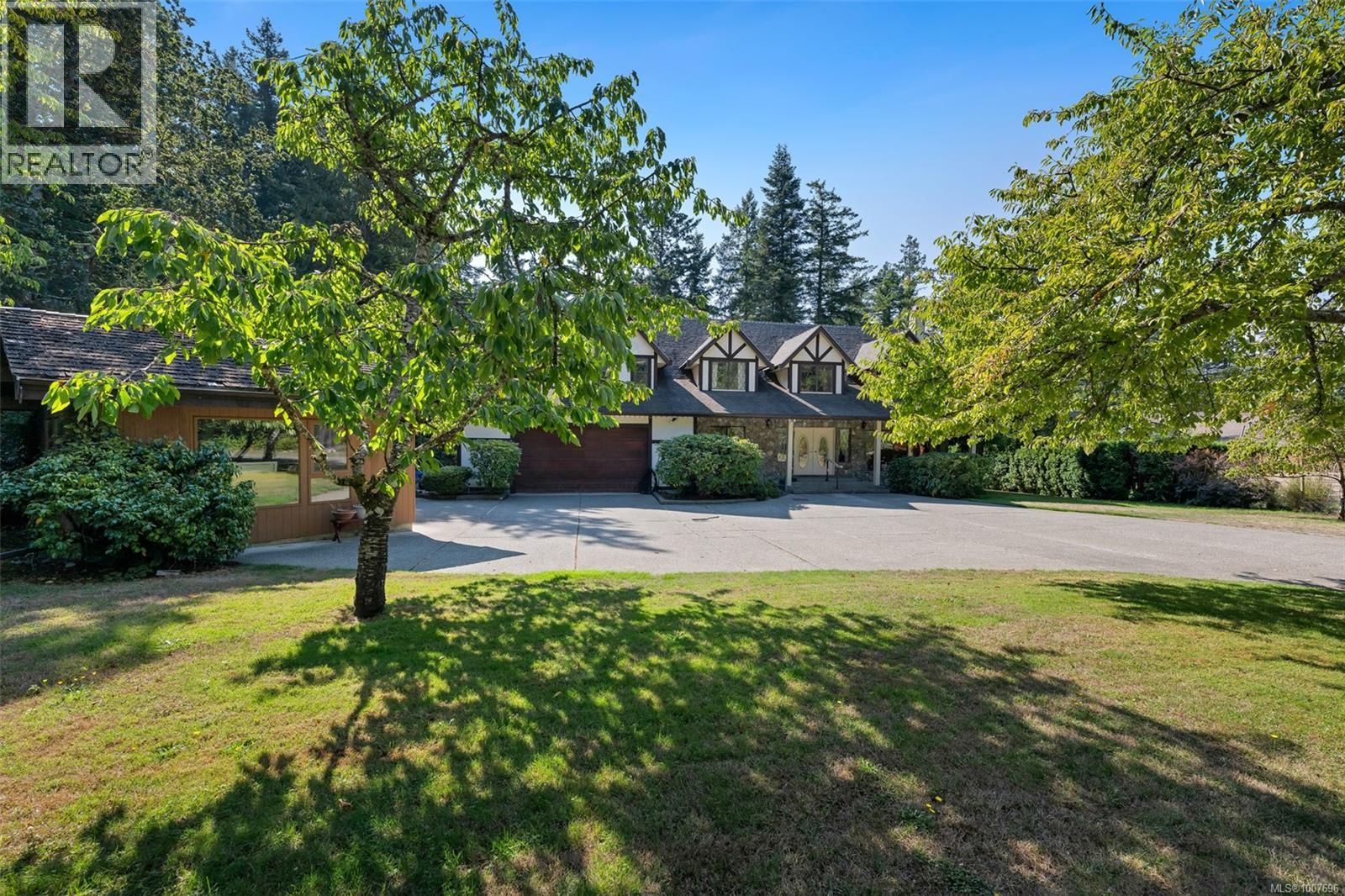  735 Cromarty Avenue, North Saanich