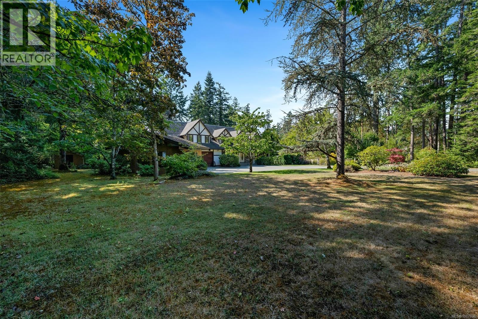  735 Cromarty Avenue, North Saanich