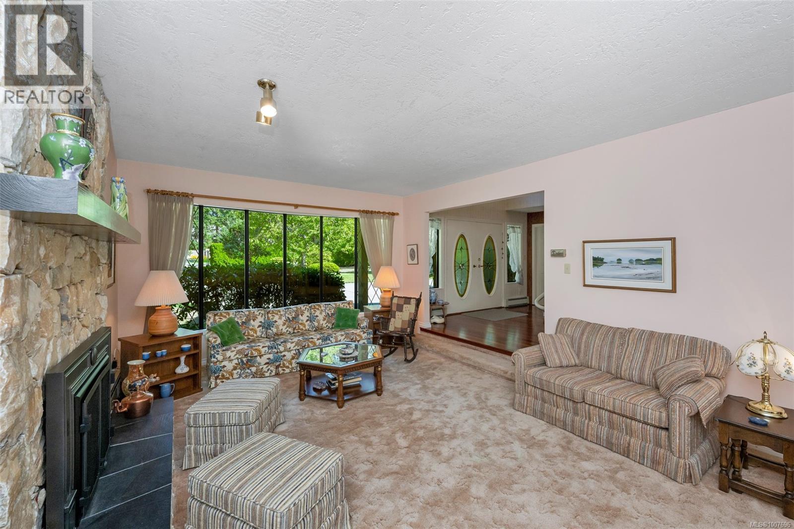  735 Cromarty Avenue, North Saanich