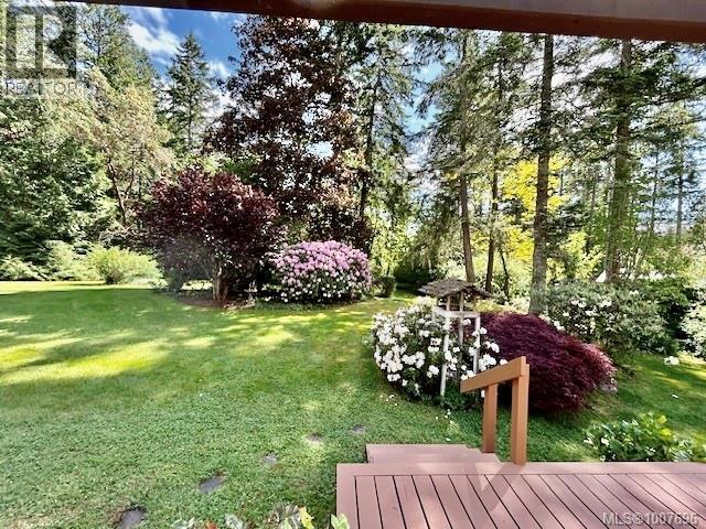  735 Cromarty Avenue, North Saanich