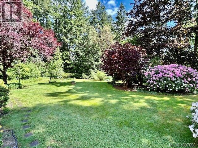  735 Cromarty Avenue, North Saanich