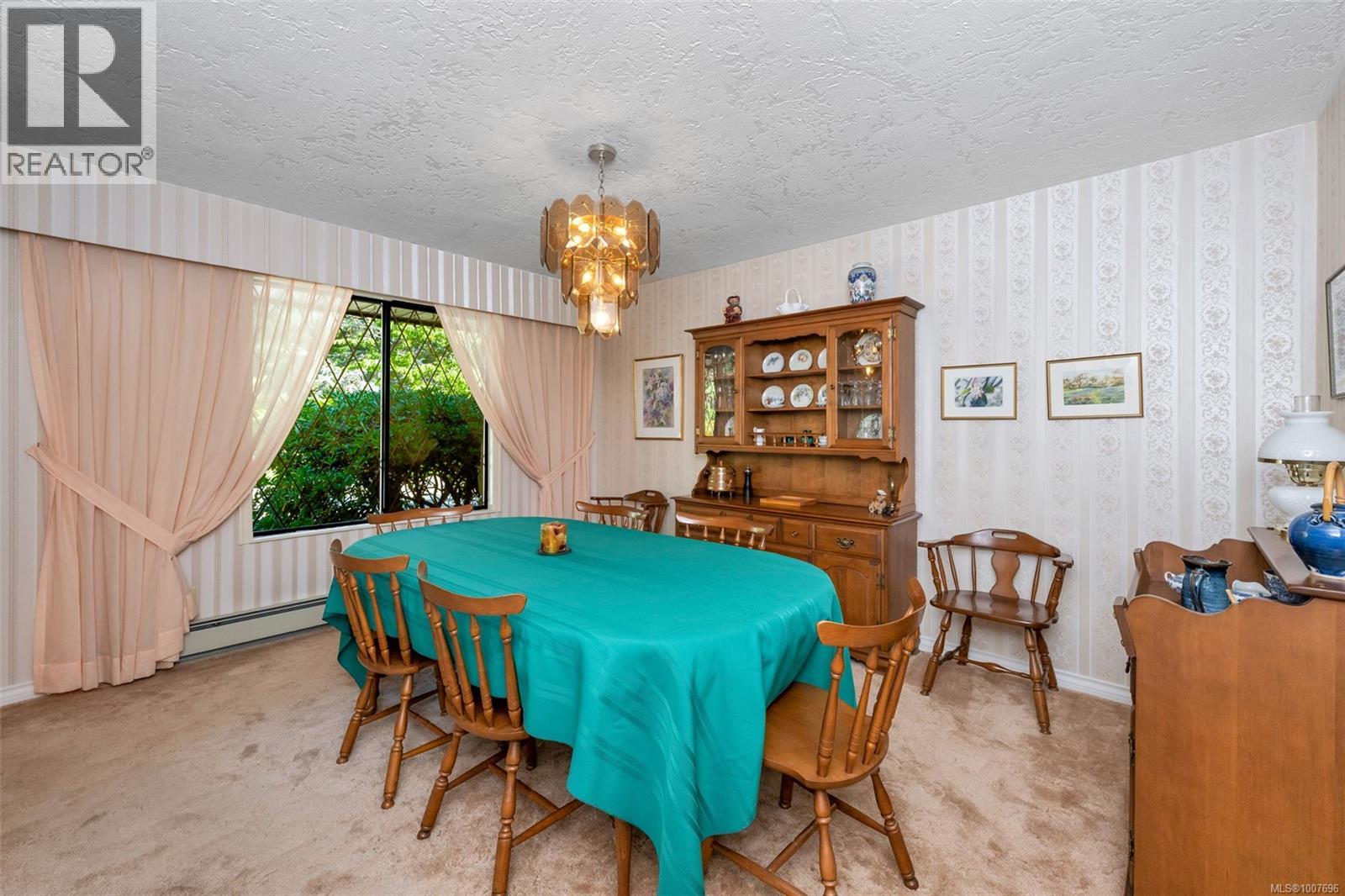  735 Cromarty Avenue, North Saanich