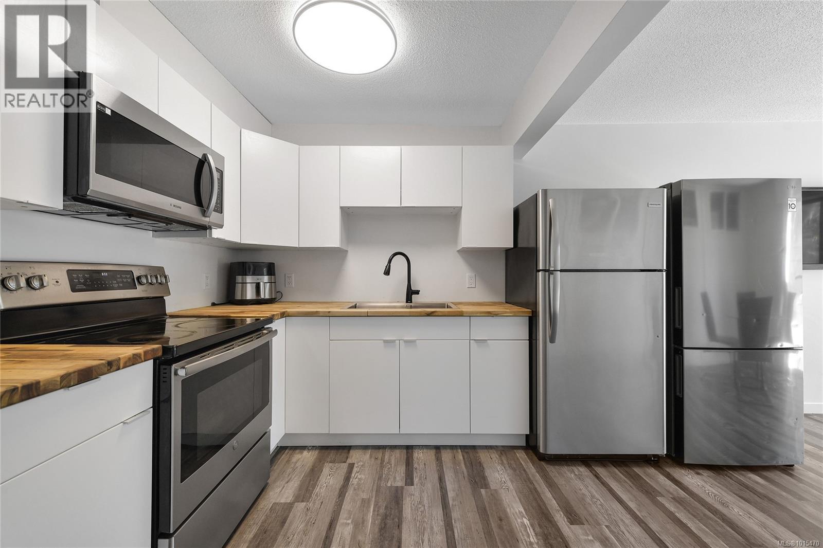 12 3987 Gordon Head Road, Saanich