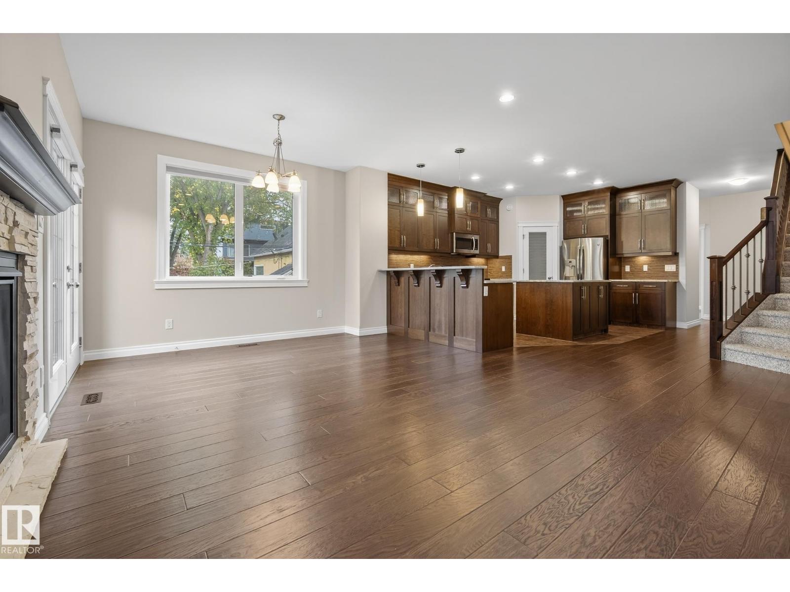 11106 76 AV NW, Edmonton