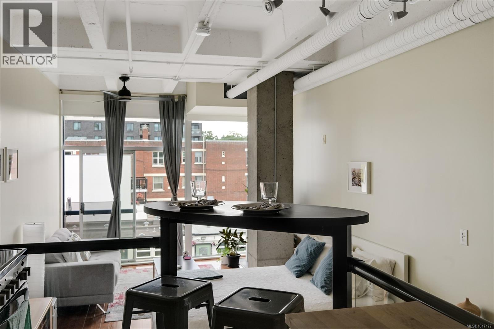 305 1061 Fort Street, Victoria