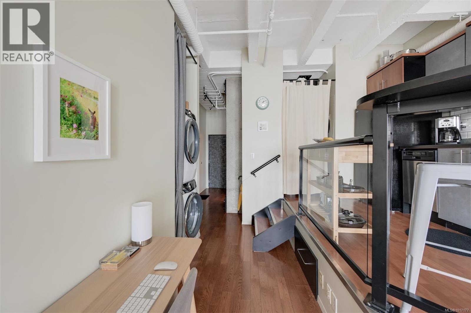 305 1061 Fort Street, Victoria