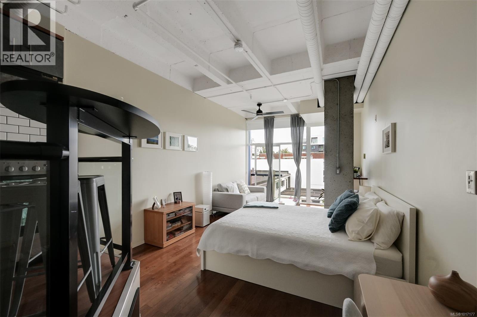 305 1061 Fort Street, Victoria