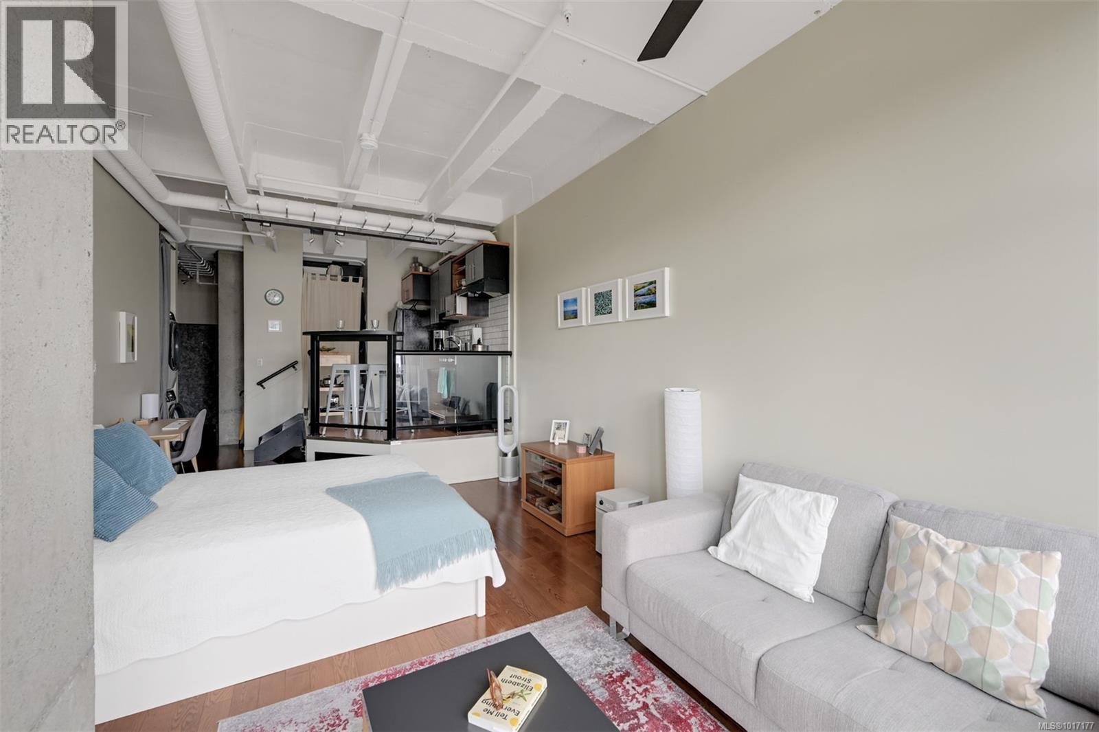 305 1061 Fort Street, Victoria