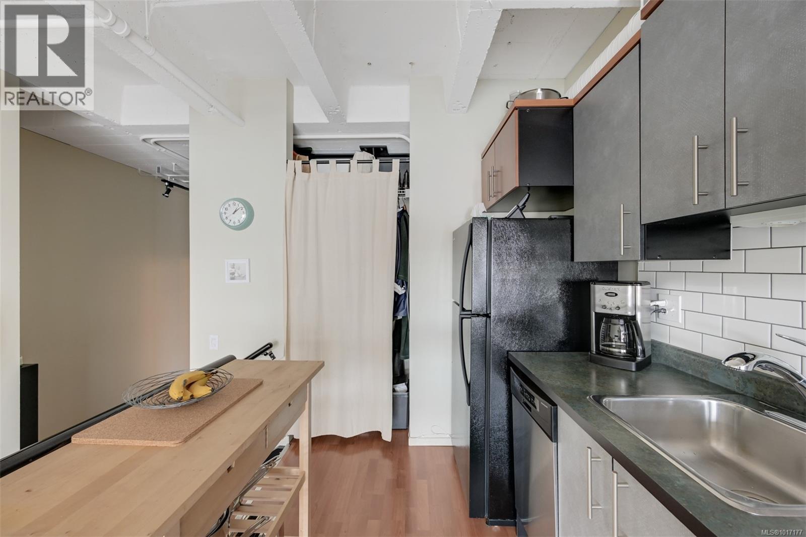 305 1061 Fort Street, Victoria