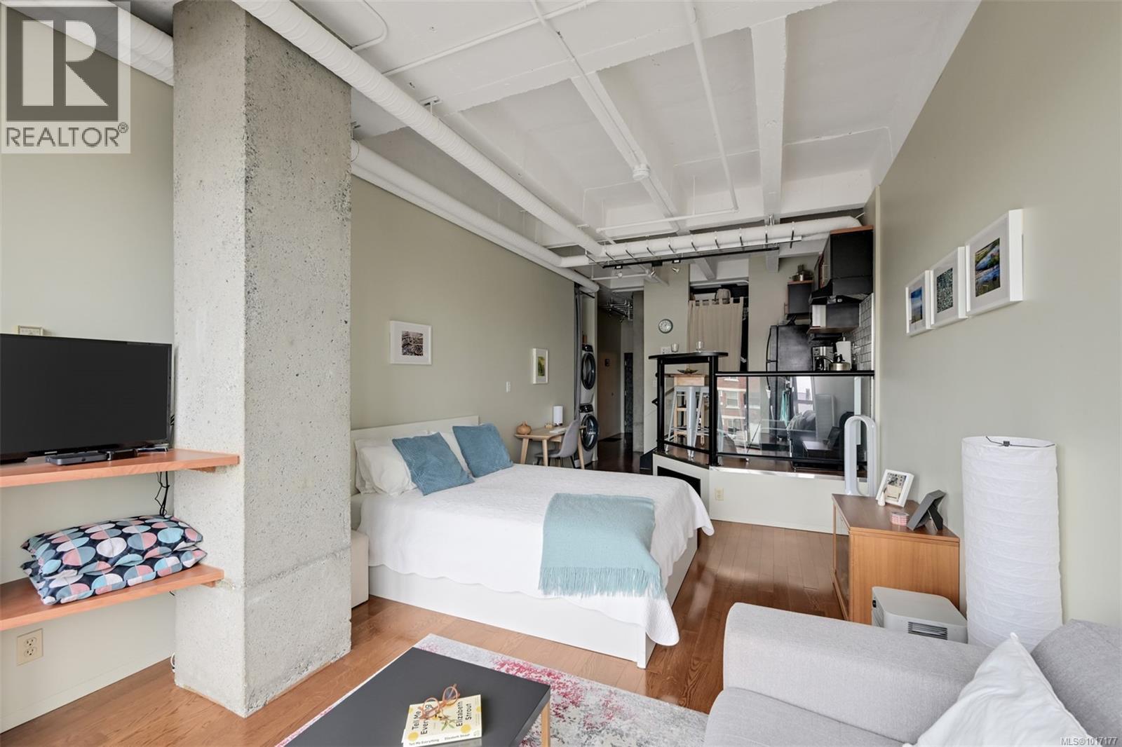 305 1061 Fort Street, Victoria