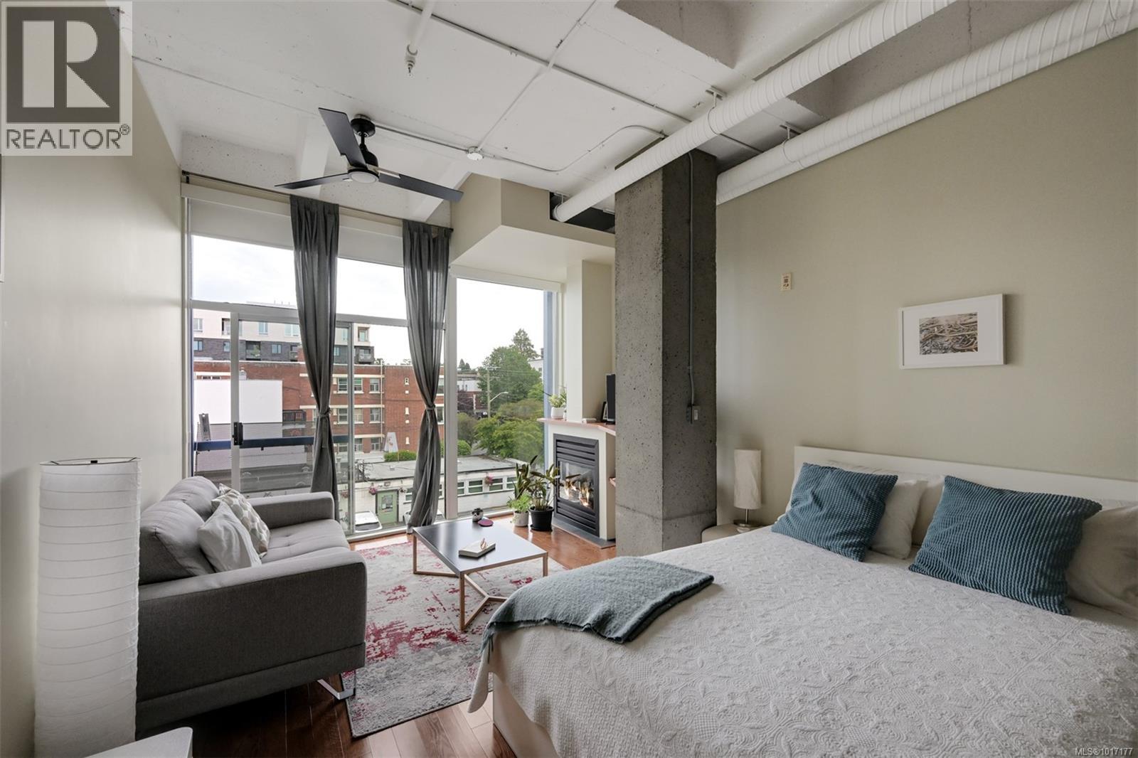 305 1061 Fort Street, Victoria