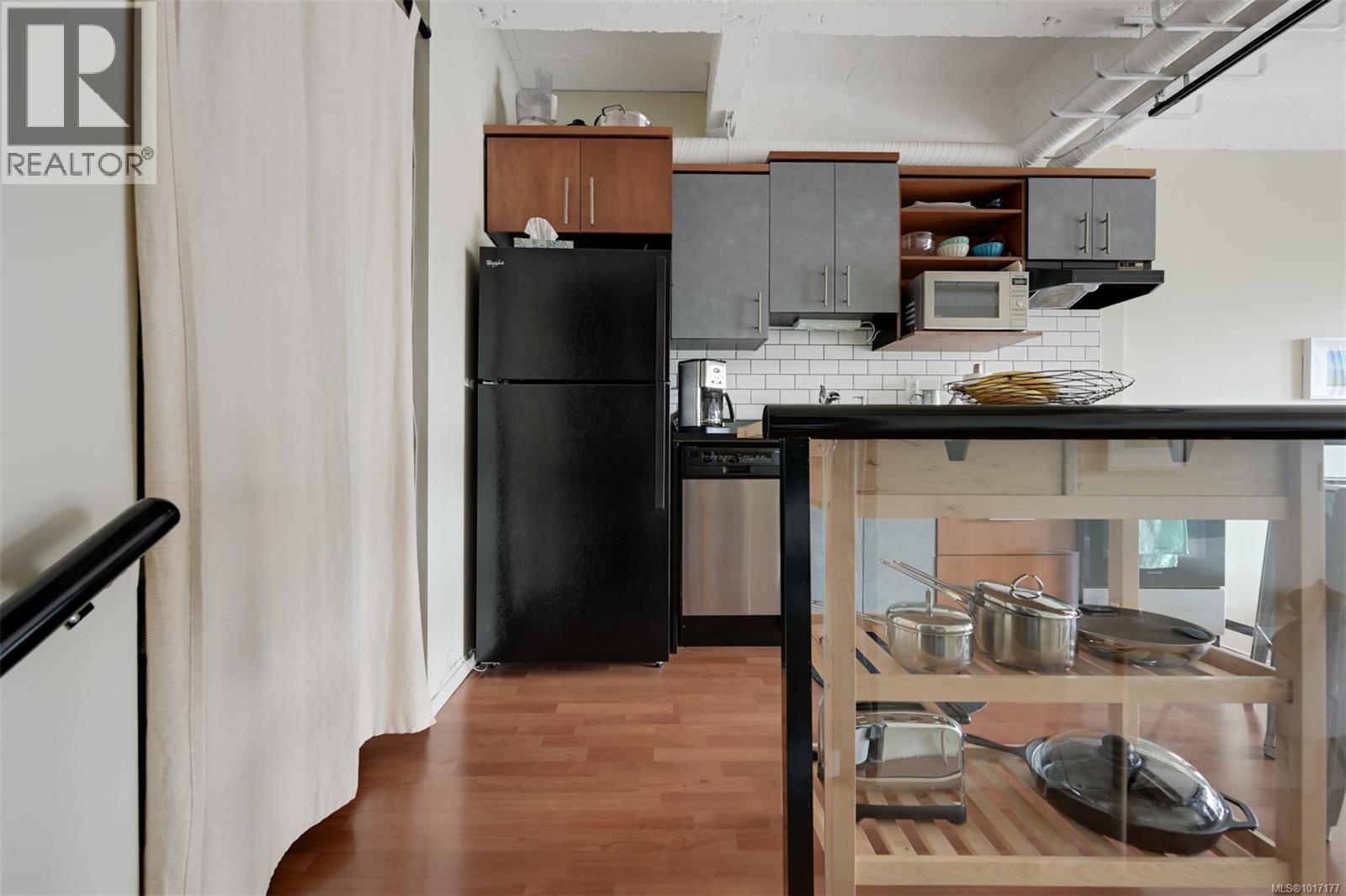 305 1061 Fort Street, Victoria