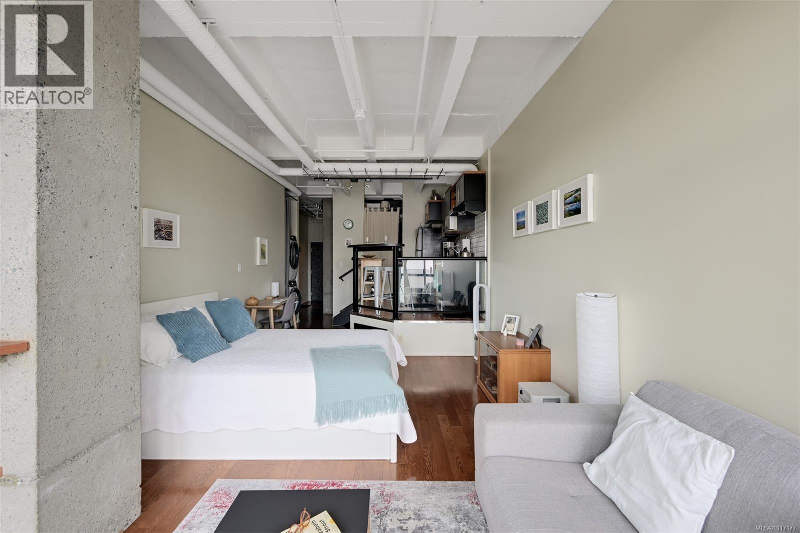 305 1061 Fort Street, Victoria