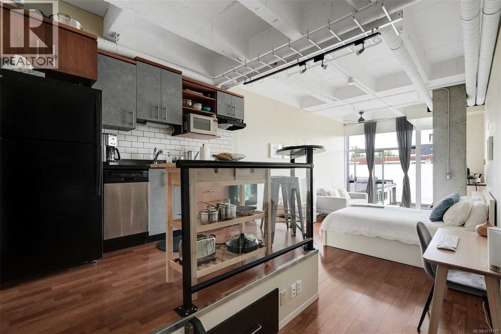 305 1061 Fort Street, Victoria