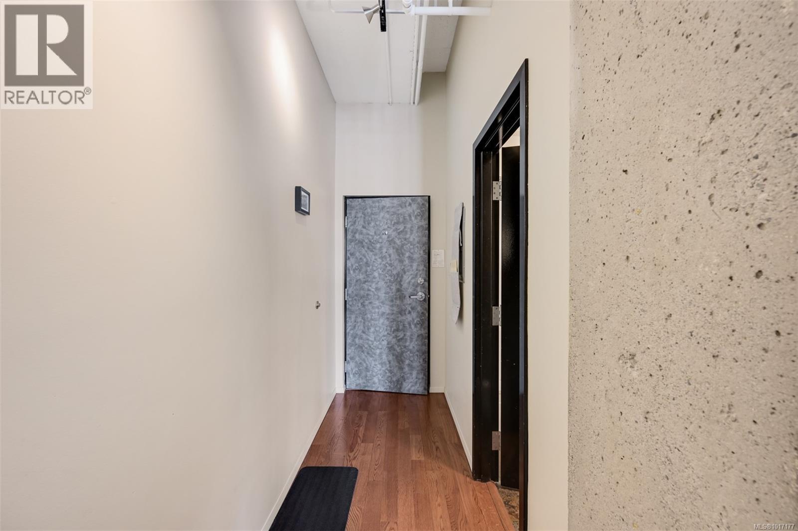 305 1061 Fort Street, Victoria