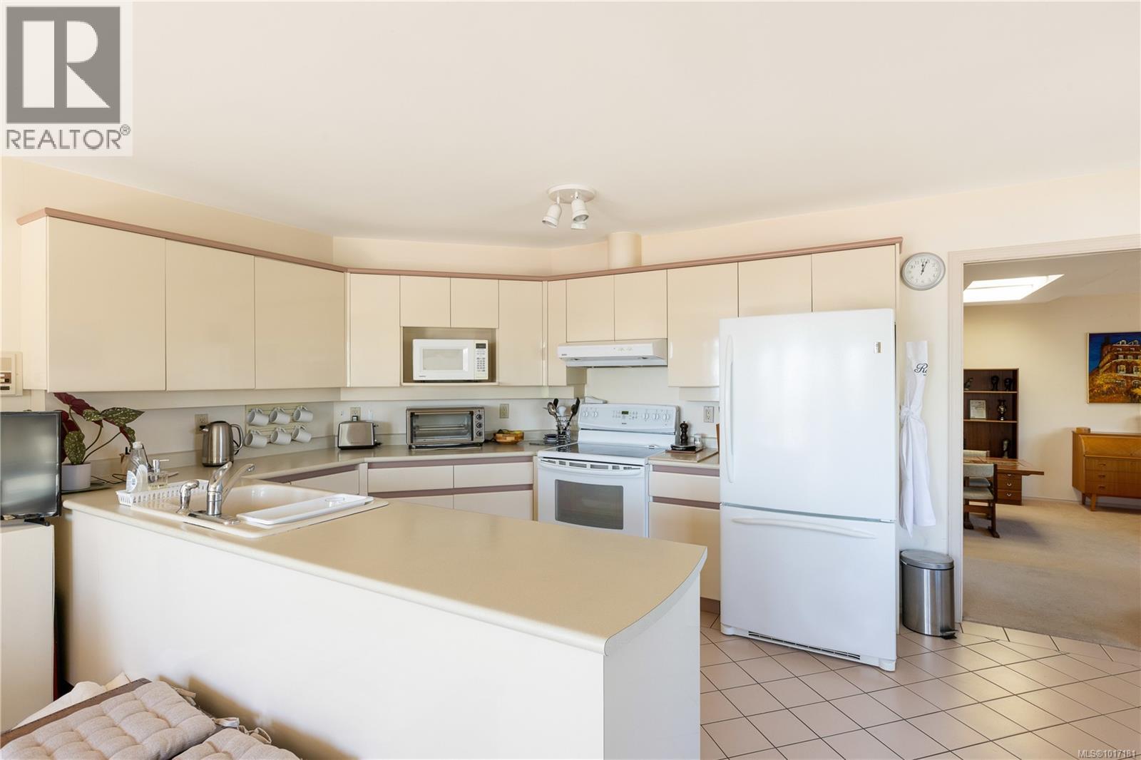  335 King George Terrace, Oak Bay