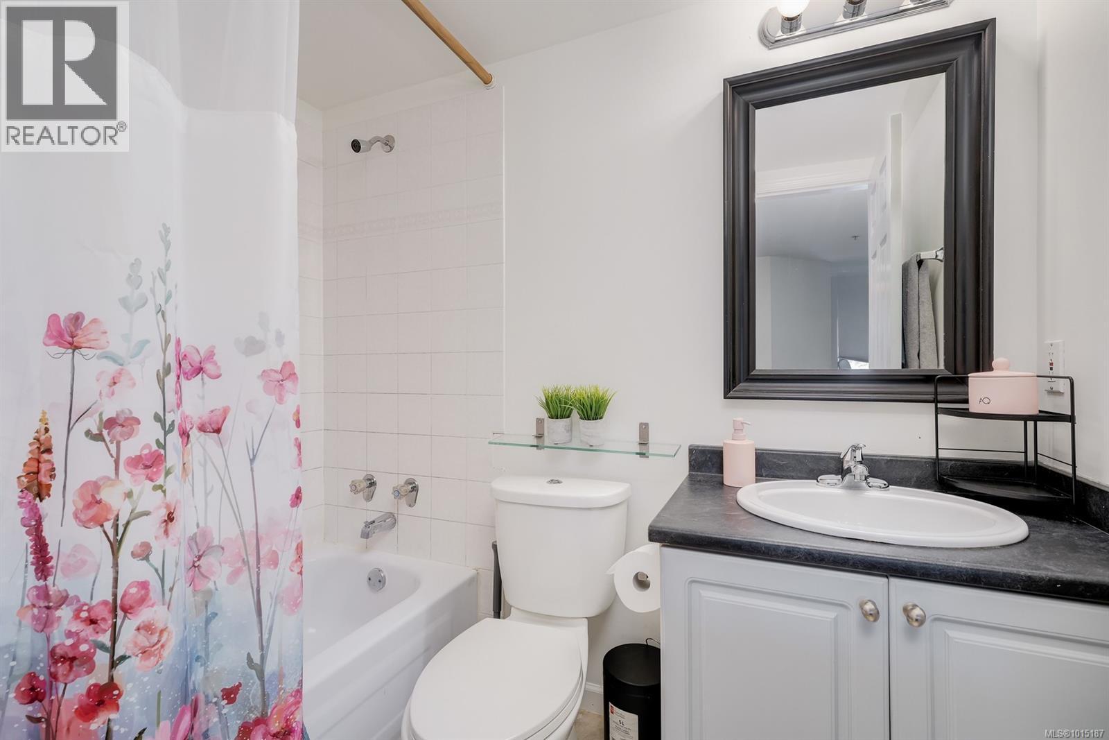 308 649 Bay Street, Victoria