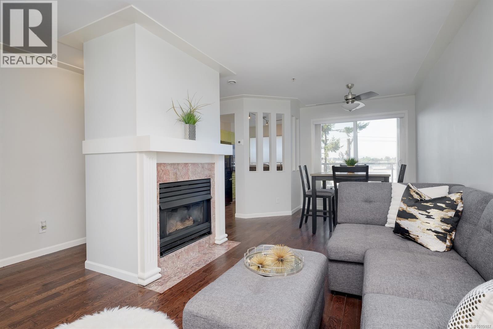 308 649 Bay Street, Victoria
