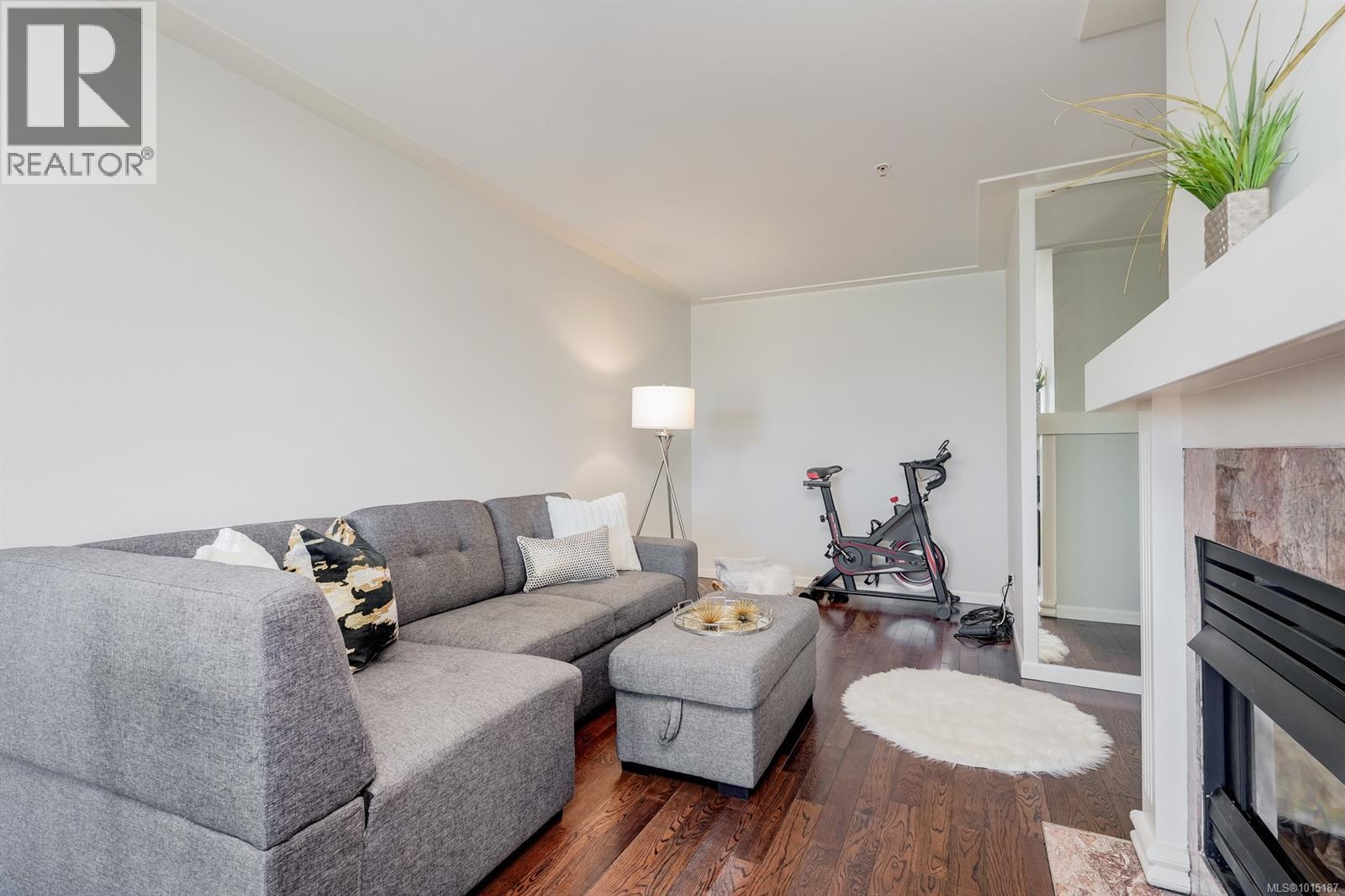 308 649 Bay Street, Victoria