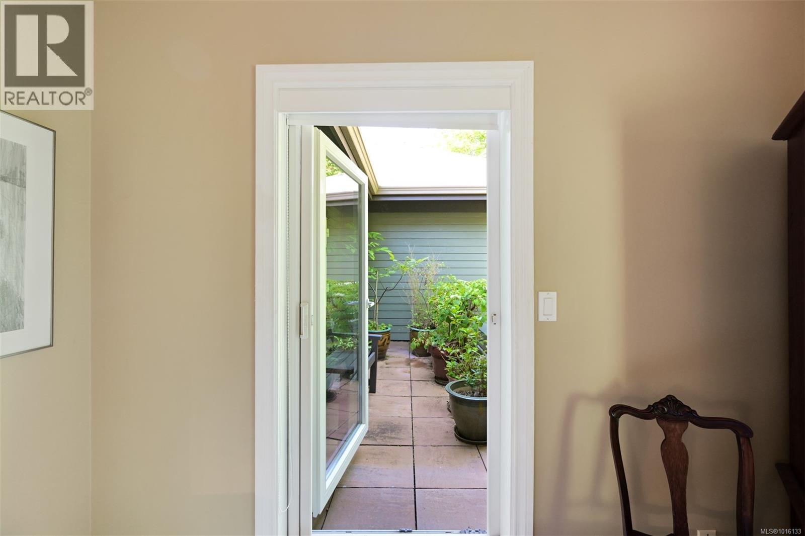 4 4522 Gordon Point Drive, Saanich