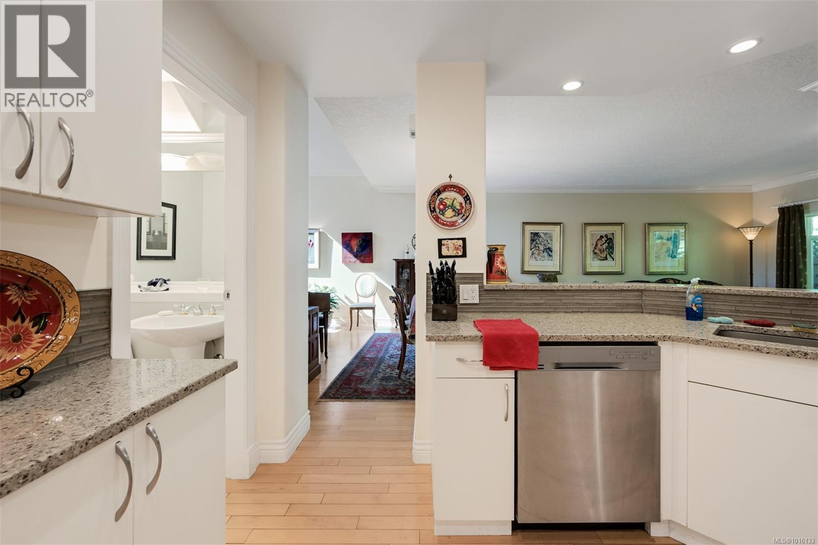 4 4522 Gordon Point Drive, Saanich