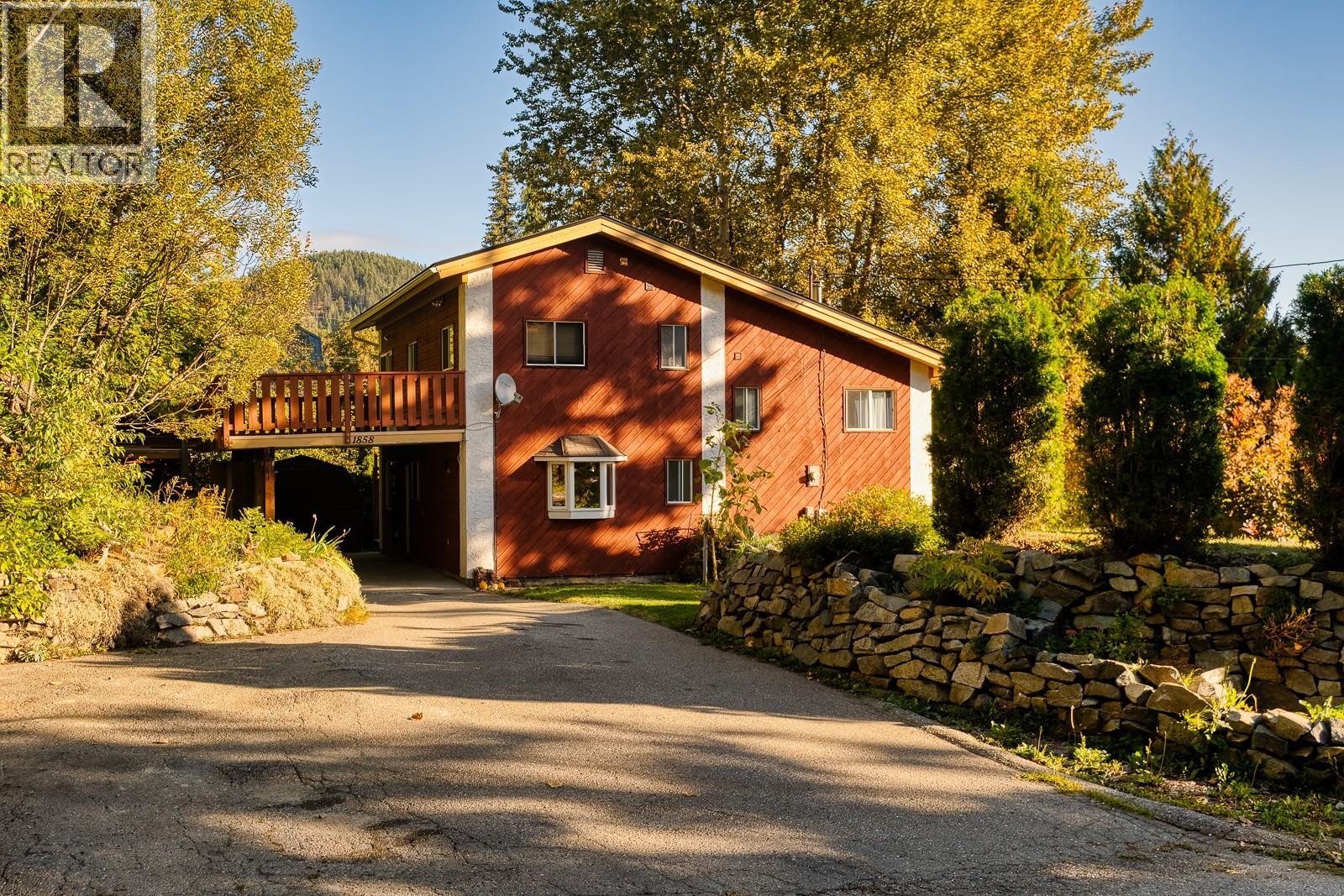 1858 Princess Avenue, Rossland