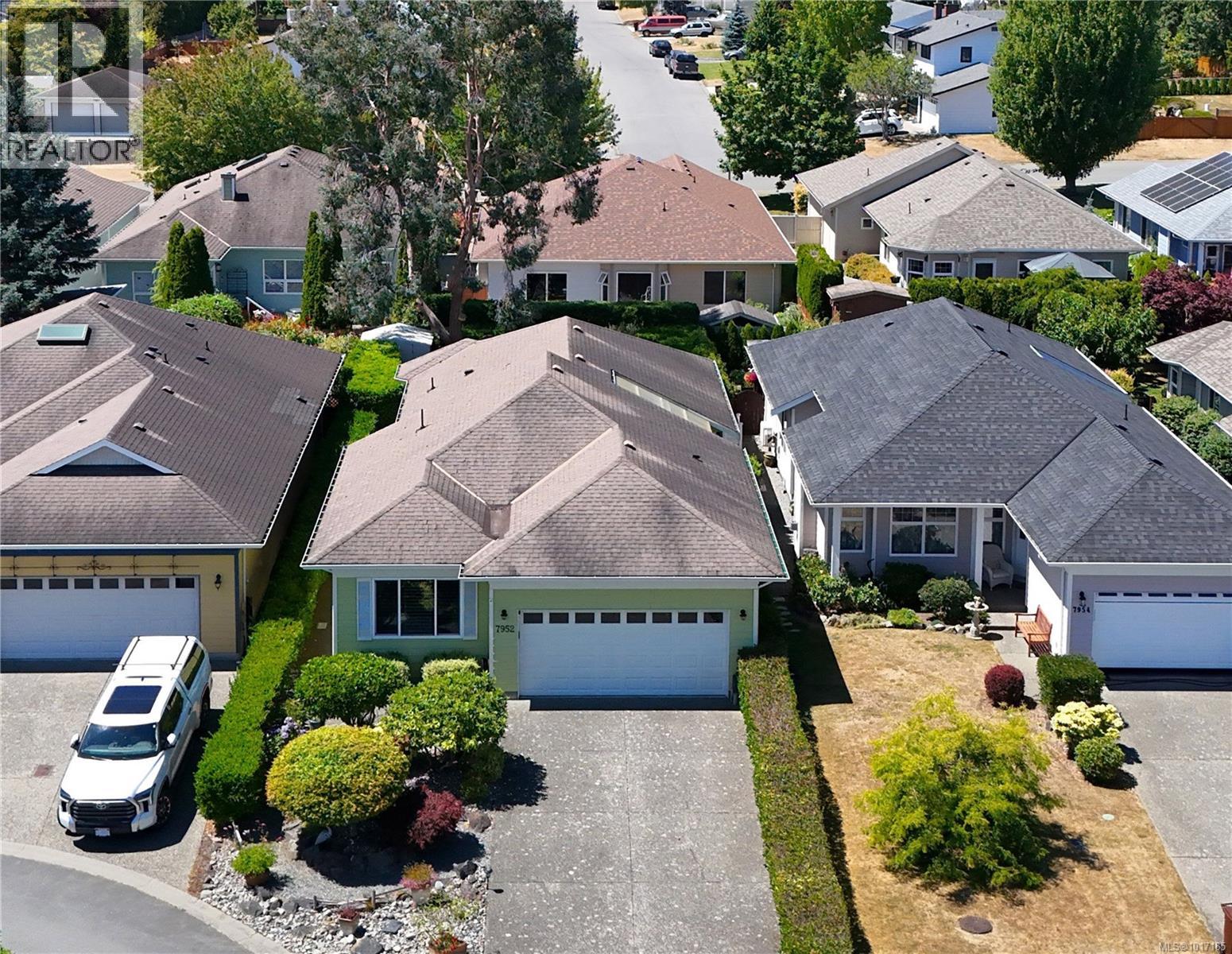  7952 Polo Park Crescent, Central Saanich