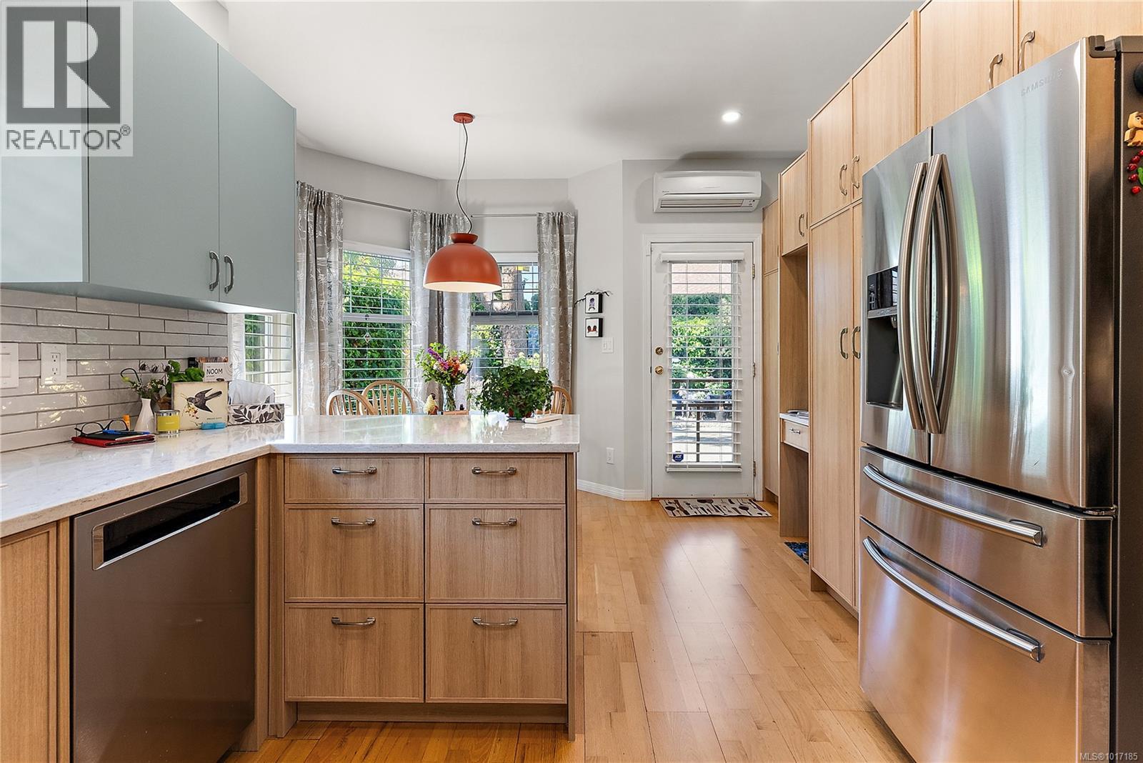  7952 Polo Park Crescent, Central Saanich