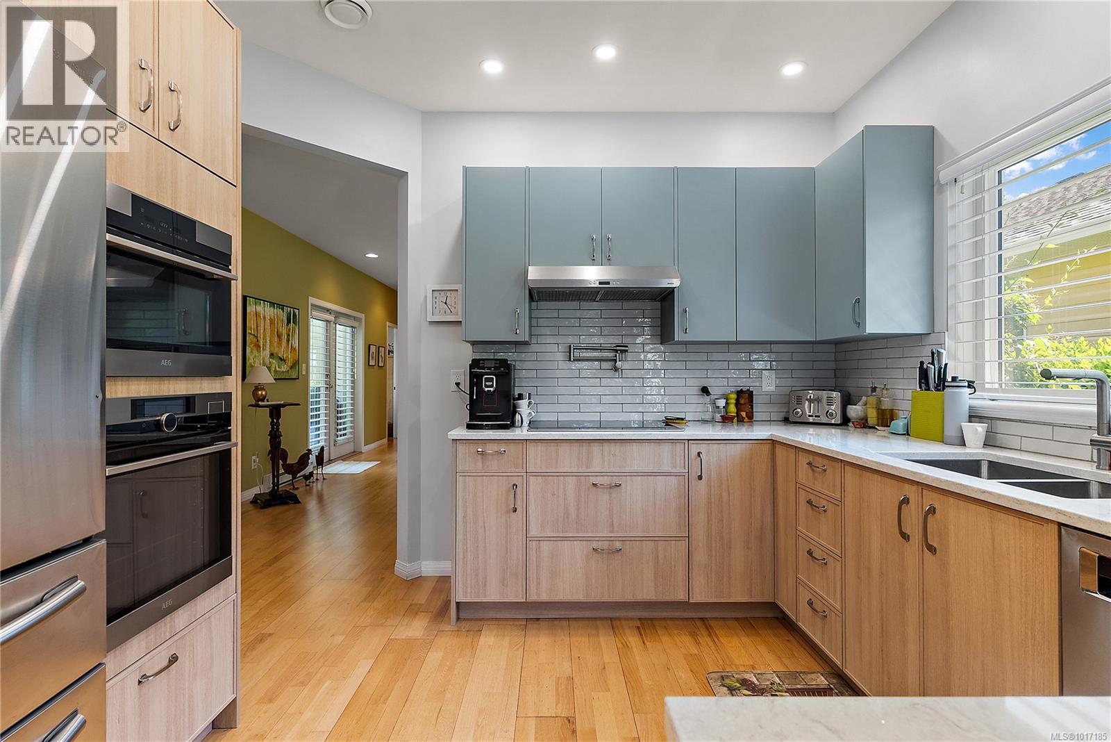  7952 Polo Park Crescent, Central Saanich