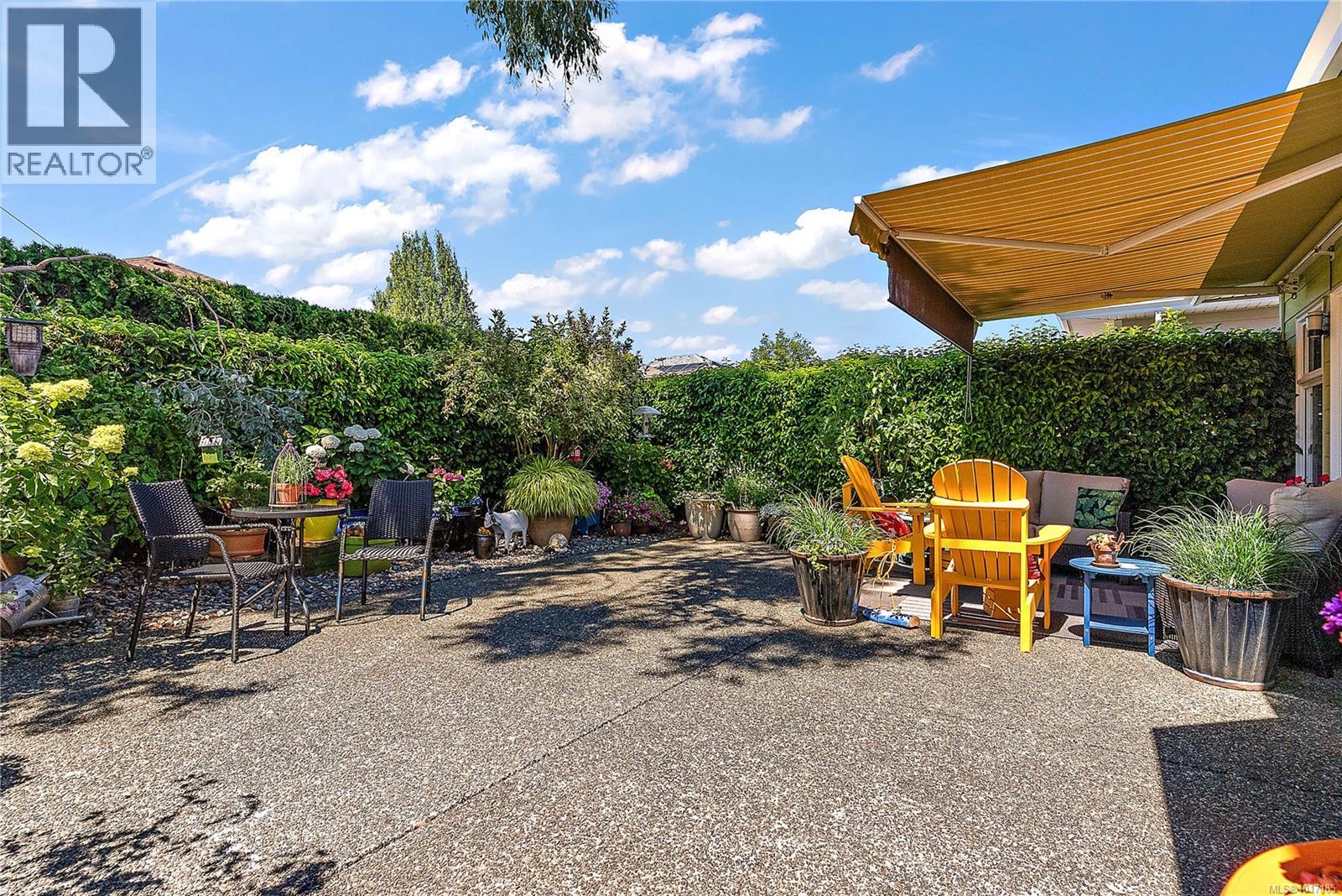  7952 Polo Park Crescent, Central Saanich