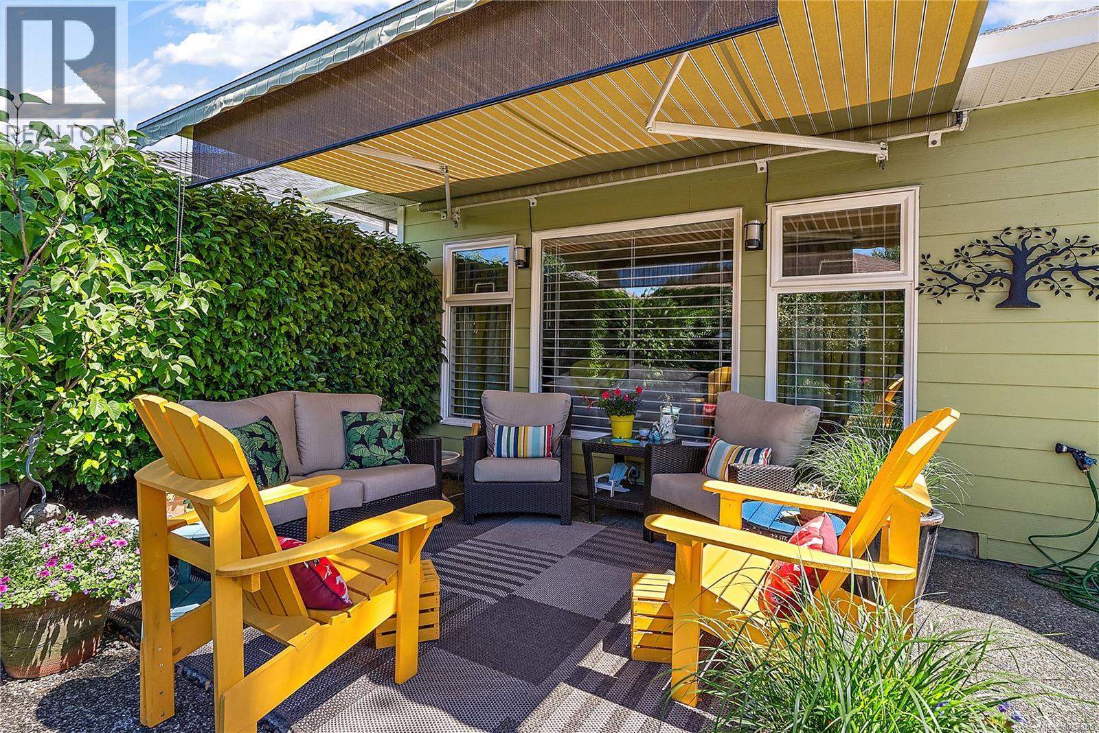  7952 Polo Park Crescent, Central Saanich