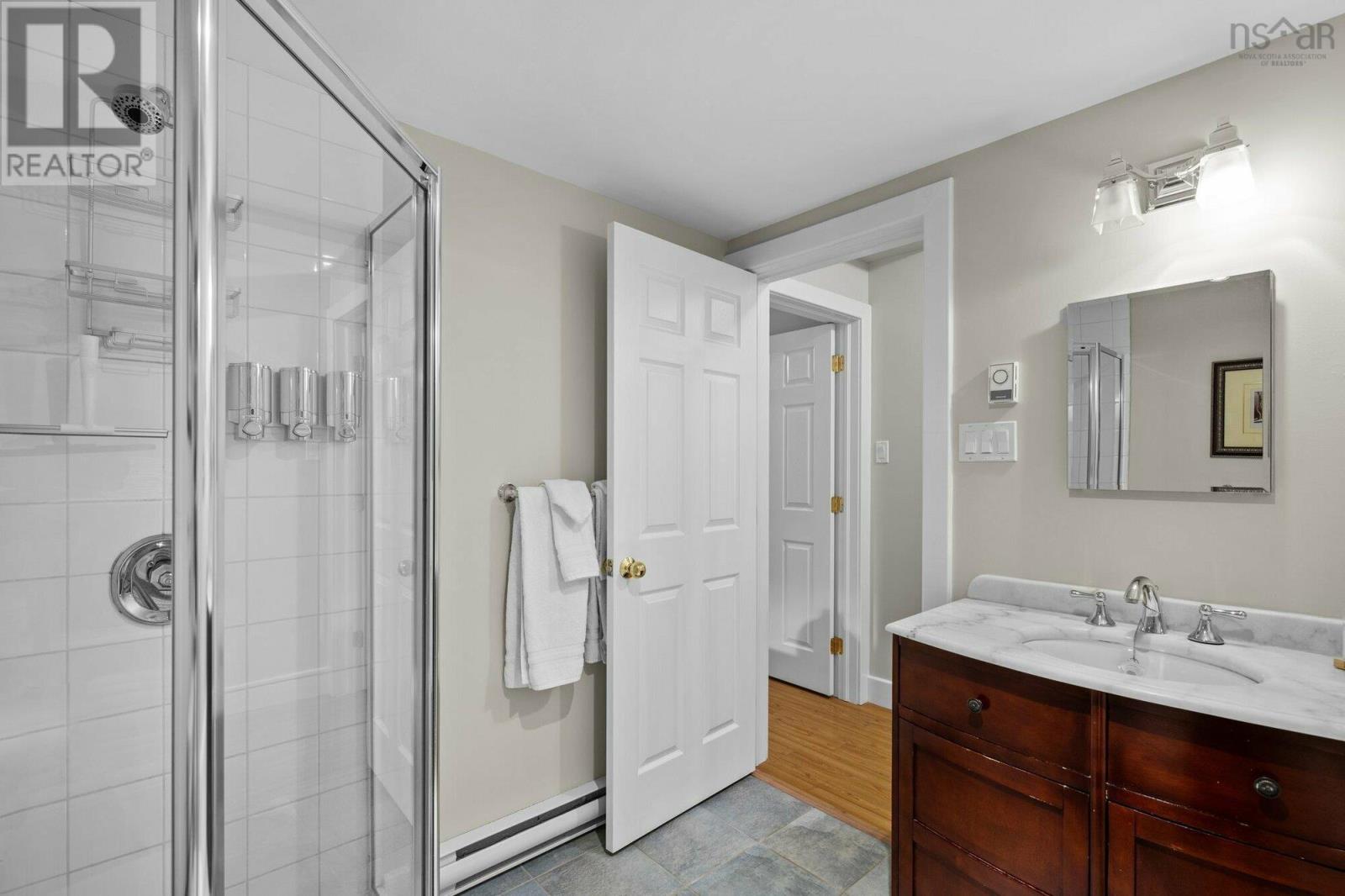 Property 10 of 14 of 121 Duke Street