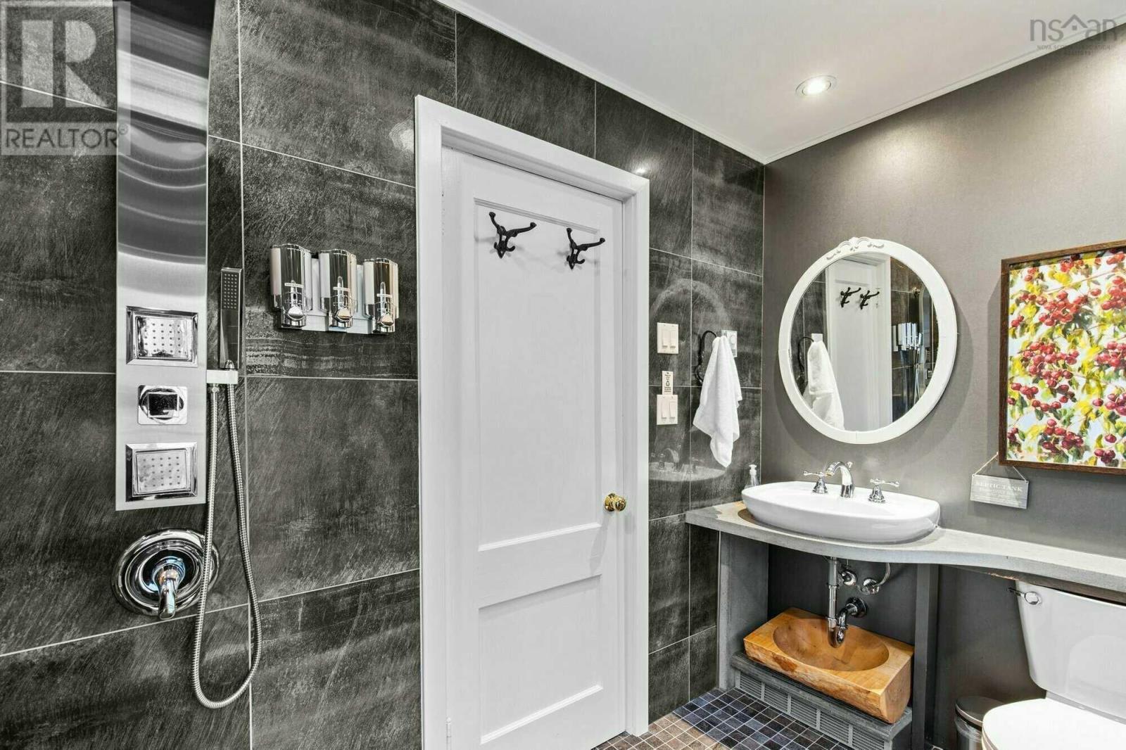 Property 8 of 14 of 121 Duke Street